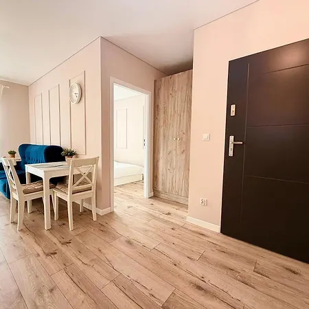 Apartment Legnicka By Bookinghost