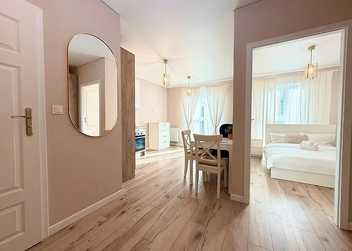 Legnicka By Bookinghost * Breslavia